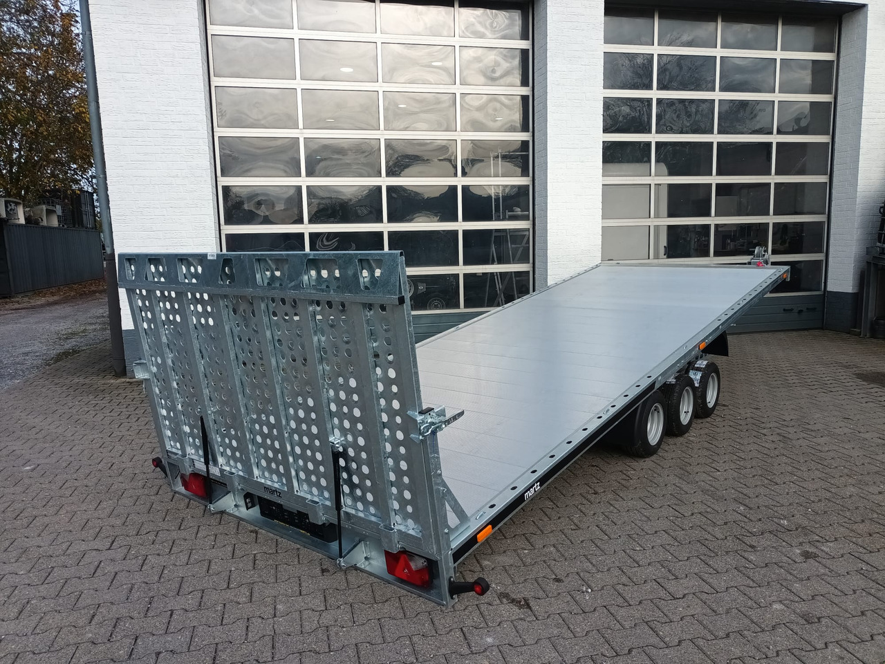 Martz Universal GT KIPP 600/3 S 600x210cm Aluboden ankippbar Hecklappe Winde Tridem 10" 3500kg - Rimorchio trasporto macchine operatrici: foto 2 Martz Universal GT KIPP 600/3 S 600x210cm Aluboden ankippbar Hecklappe Winde Tridem 10" 3500kg - Rimorchio trasporto macchine operatrici: foto 2