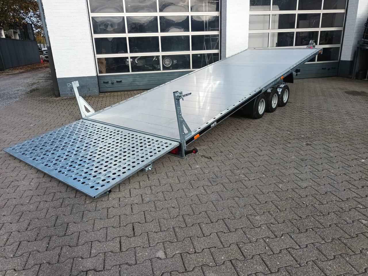 Martz Universal GT KIPP 600/3 S 600x210cm Aluboden ankippbar Hecklappe Winde Tridem 10" 3500kg - Rimorchio trasporto macchine operatrici: foto 1 Martz Universal GT KIPP 600/3 S 600x210cm Aluboden ankippbar Hecklappe Winde Tridem 10" 3500kg - Rimorchio trasporto macchine operatrici: foto 1