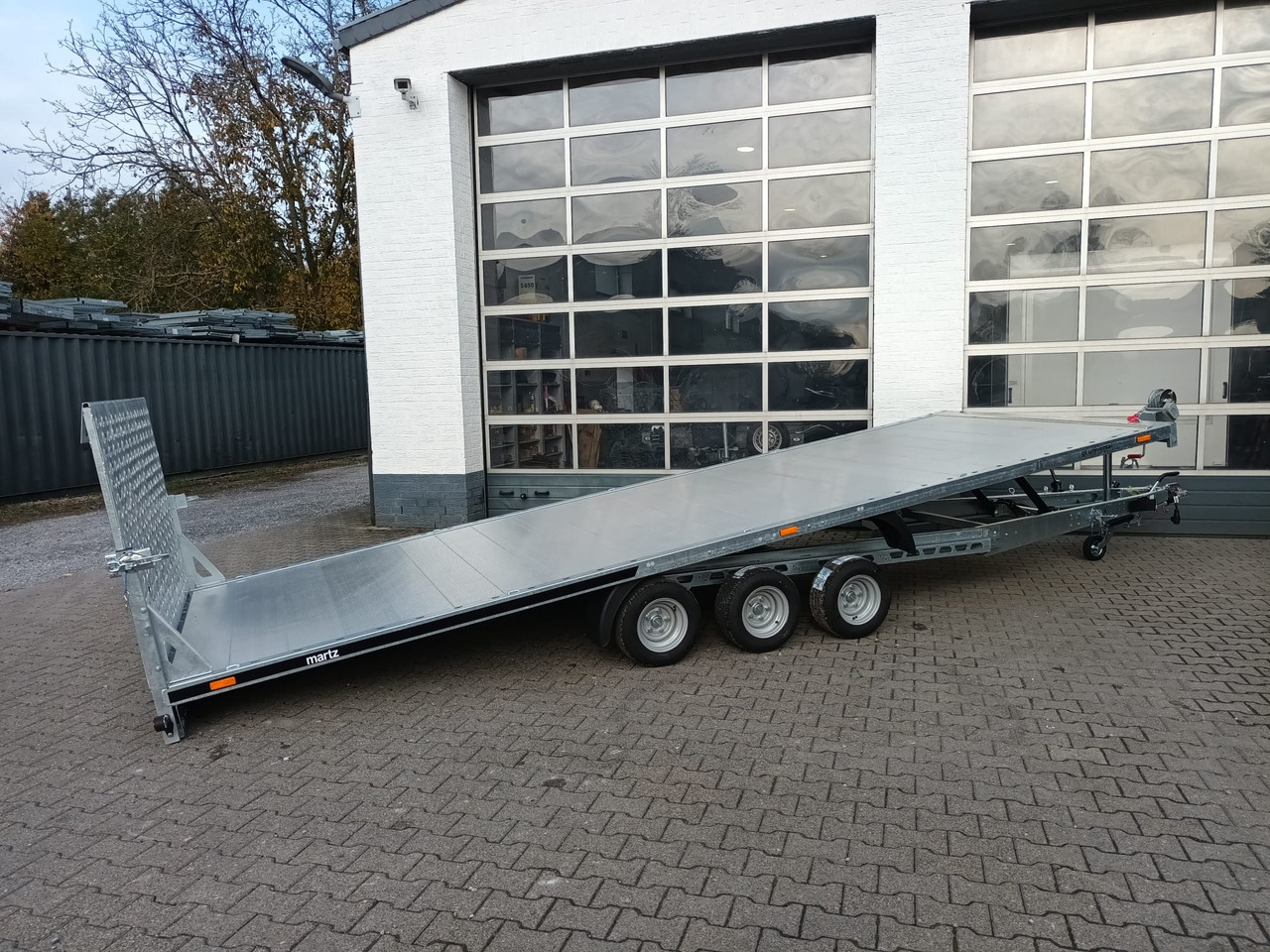 Martz Universal GT KIPP 600/3 S 600x210cm Aluboden ankippbar Hecklappe Winde Tridem 10" 3500kg - Rimorchio trasporto macchine operatrici: foto 3 Martz Universal GT KIPP 600/3 S 600x210cm Aluboden ankippbar Hecklappe Winde Tridem 10" 3500kg - Rimorchio trasporto macchine operatrici: foto 3