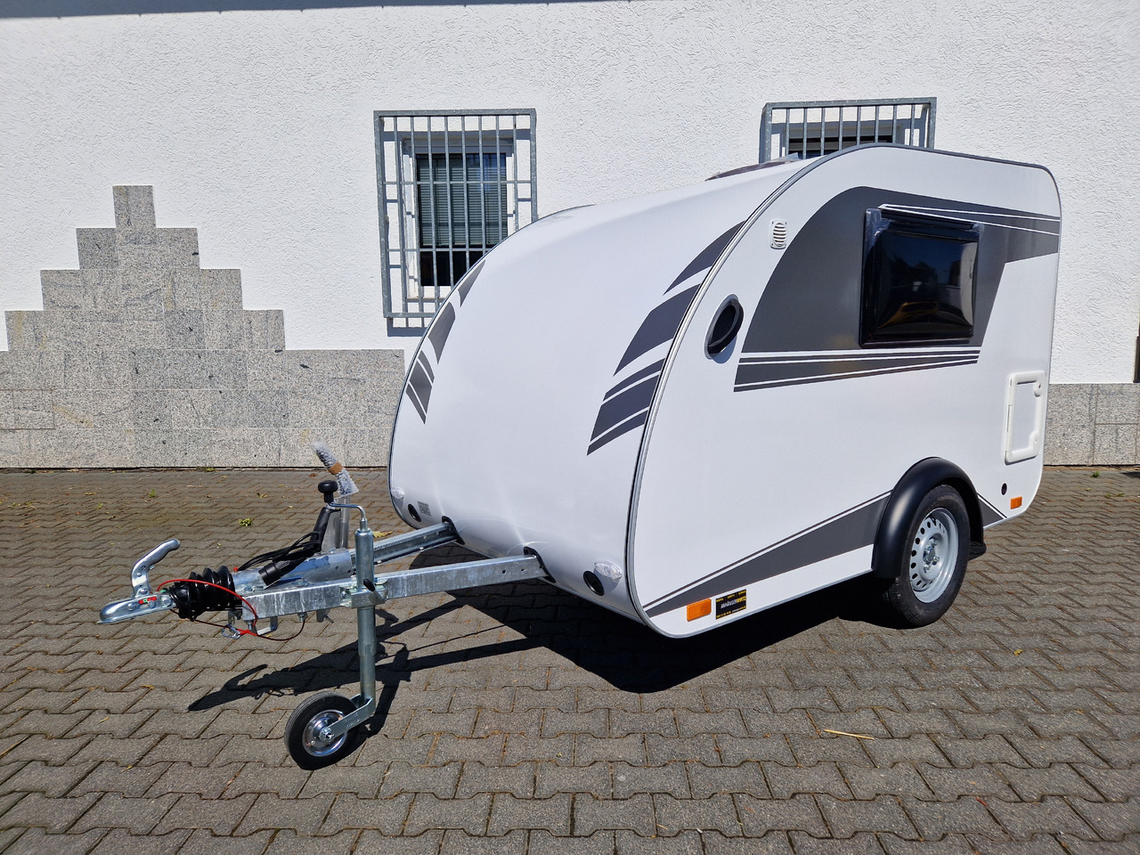 Caravan Mini Camper Mini Tommy TMC25 252x140x121cm aero V1 Küche 12V/230V 100km/H 750kg gebremst Modell 24: foto 24