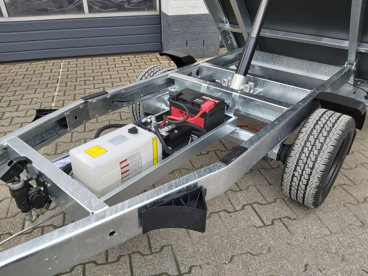 Saris Kipper K1 256 150 1500 1 E 256x150x30cm black Edition Elektro & Notpumpe 13" (S) 1500kg - Rimorchio ribaltabile: foto 2 Saris Kipper K1 256 150 1500 1 E 256x150x30cm black Edition Elektro & Notpumpe 13" (S) 1500kg - Rimorchio ribaltabile: foto 2