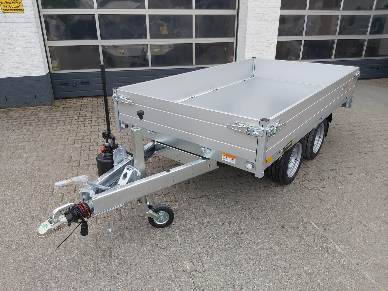 Saris Kipper K1 276 150 2000 2 276x150x30cm silver Handpumpe 13" (S) 2000kg - Rimorchio ribaltabile: foto 4 Saris Kipper K1 276 150 2000 2 276x150x30cm silver Handpumpe 13" (S) 2000kg - Rimorchio ribaltabile: foto 4