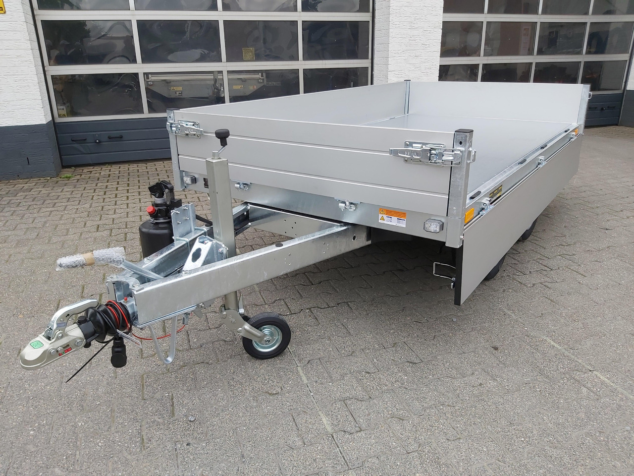 Saris Kipper K1 276 150 2000 2 276x150x30cm silver Handpumpe 13" (S) 2000kg - Rimorchio ribaltabile: foto 5 Saris Kipper K1 276 150 2000 2 276x150x30cm silver Handpumpe 13" (S) 2000kg - Rimorchio ribaltabile: foto 5