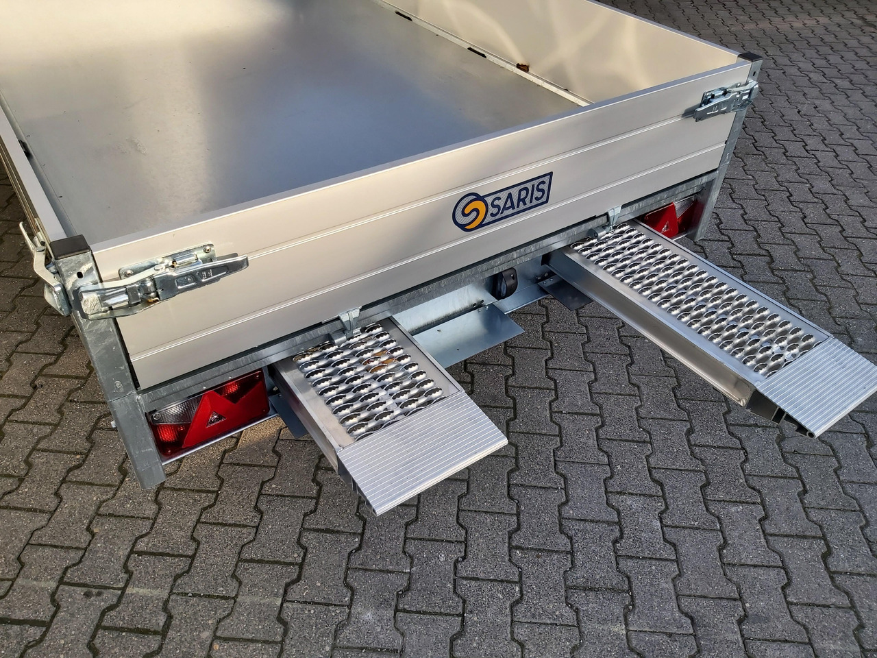 Saris Kipper K1 276 170 2000 2 276x170x30cm Alu Auffahrrampen Heckstützen Handpumpe 13" 2000kg - Rimorchio ribaltabile: foto 3 Saris Kipper K1 276 170 2000 2 276x170x30cm Alu Auffahrrampen Heckstützen Handpumpe 13" 2000kg - Rimorchio ribaltabile: foto 3