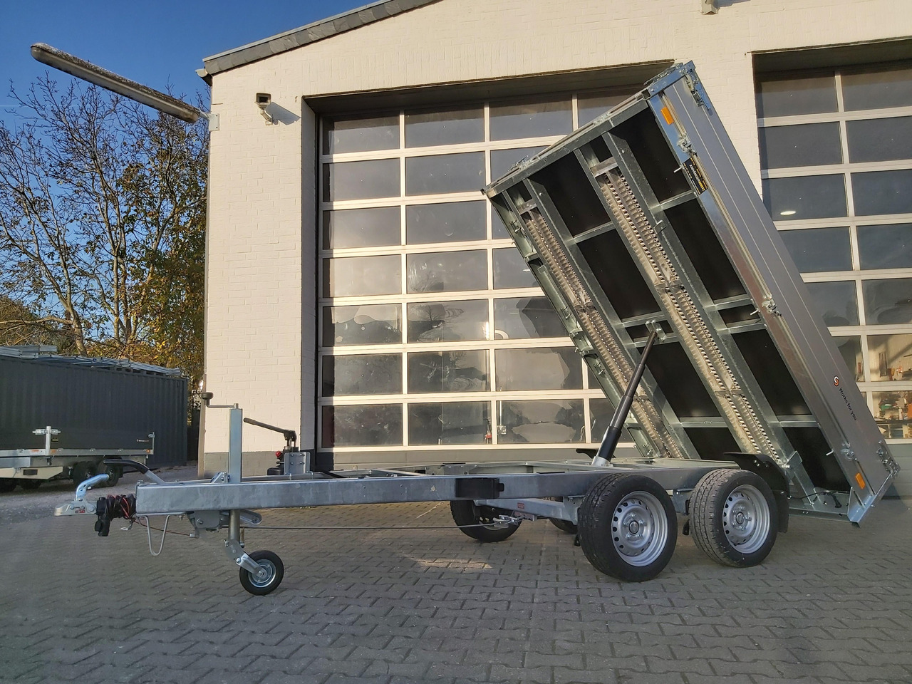 Saris Kipper K1 276 170 2000 2 276x170x30cm Alu Auffahrrampen Heckstützen Handpumpe 13" 2000kg - Rimorchio ribaltabile: foto 2 Saris Kipper K1 276 170 2000 2 276x170x30cm Alu Auffahrrampen Heckstützen Handpumpe 13" 2000kg - Rimorchio ribaltabile: foto 2