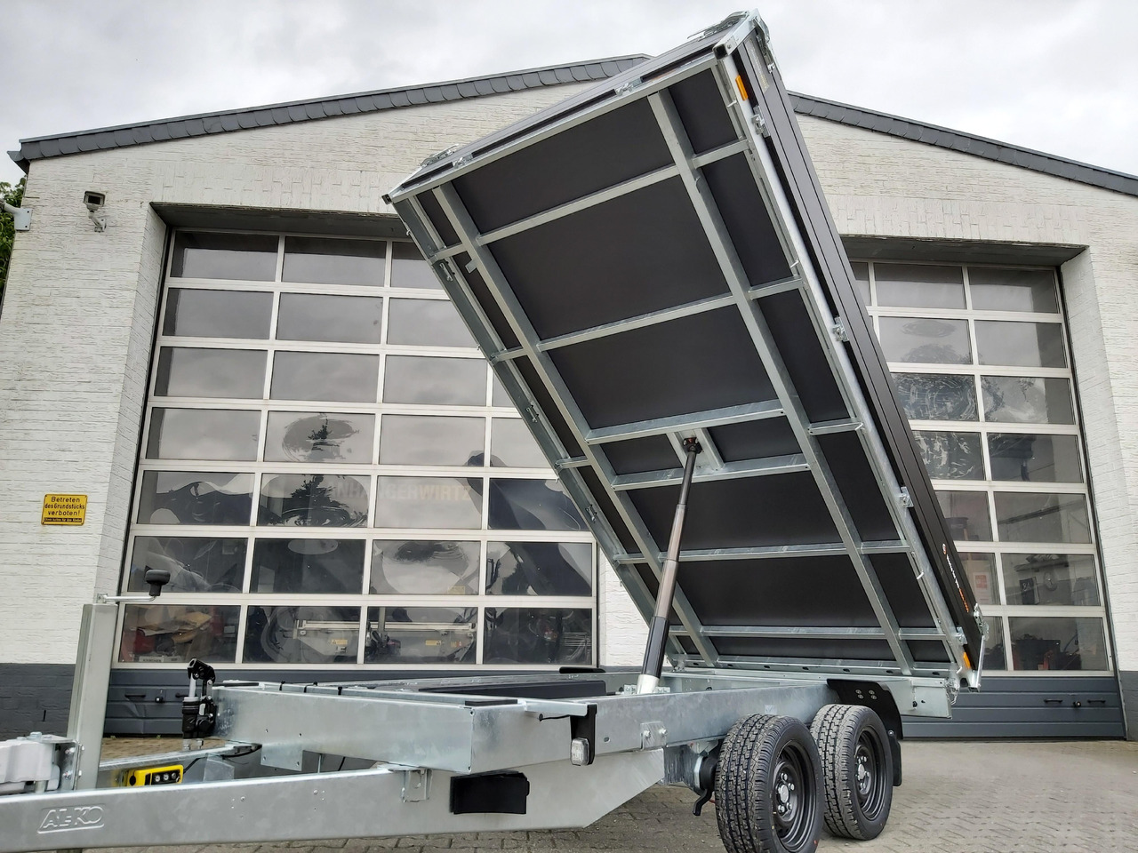 Saris Kipper K1 356 184 3500 2 E 356x184x35cm black Elektro&Not 13" (L) 3500kg preorder 2024 - Rimorchio ribaltabile: foto 2 Saris Kipper K1 356 184 3500 2 E 356x184x35cm black Elektro&Not 13" (L) 3500kg preorder 2024 - Rimorchio ribaltabile: foto 2