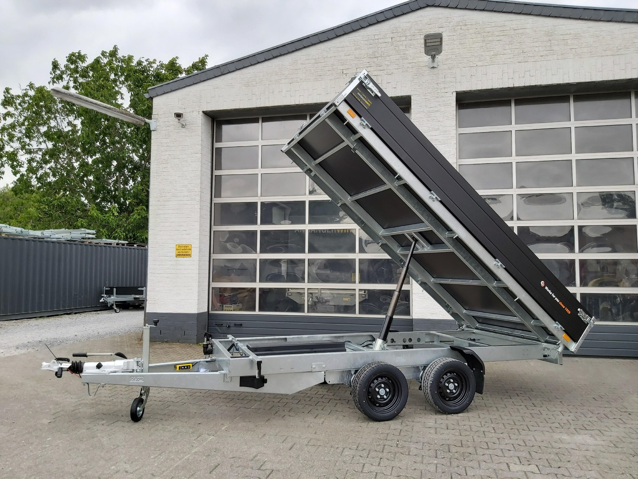 Saris Kipper K1 356 184 3500 2 E 356x184x35cm black Elektro&Not 13" (L) 3500kg preorder 2024 - Rimorchio ribaltabile: foto 1 Saris Kipper K1 356 184 3500 2 E 356x184x35cm black Elektro&Not 13" (L) 3500kg preorder 2024 - Rimorchio ribaltabile: foto 1