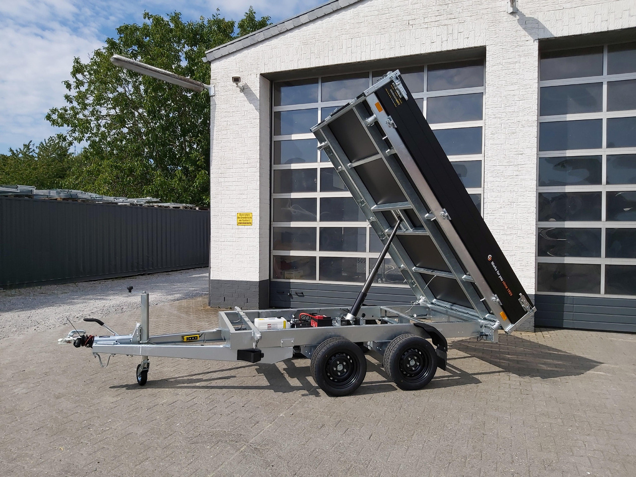 Saris Kipper K3 276 170 2700 2 E 276x170x30cm black Edition Elektro 13" (S) 2700kg Januar Aktion - Rimorchio ribaltabile: foto 1 Saris Kipper K3 276 170 2700 2 E 276x170x30cm black Edition Elektro 13" (S) 2700kg Januar Aktion - Rimorchio ribaltabile: foto 1