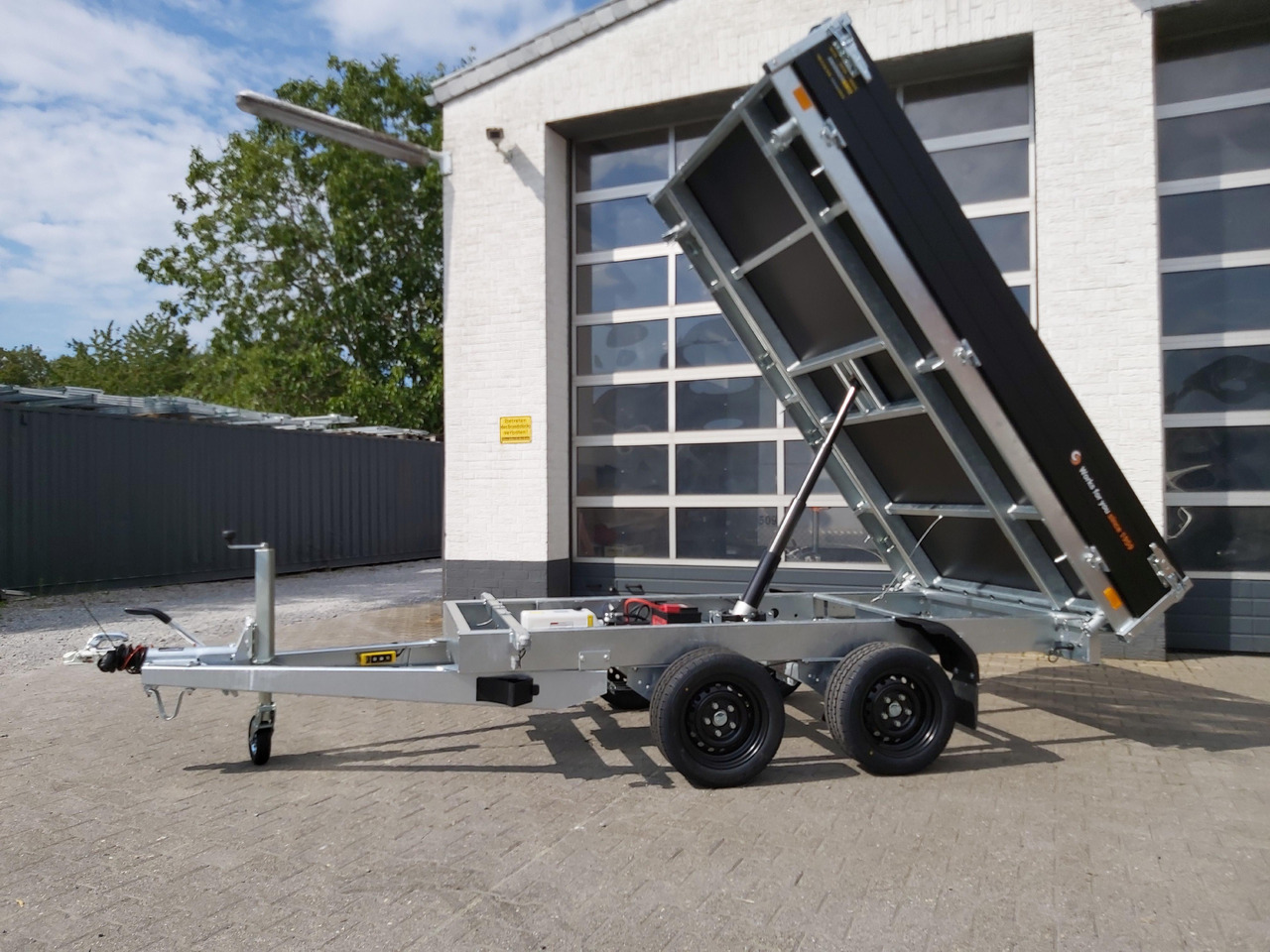 Saris Kipper K3 276 170 2700 2 E 276x170x30cm black Edition Elektro 13" (S) 2700kg Januar Aktion - Rimorchio ribaltabile: foto 2 Saris Kipper K3 276 170 2700 2 E 276x170x30cm black Edition Elektro 13" (S) 2700kg Januar Aktion - Rimorchio ribaltabile: foto 2