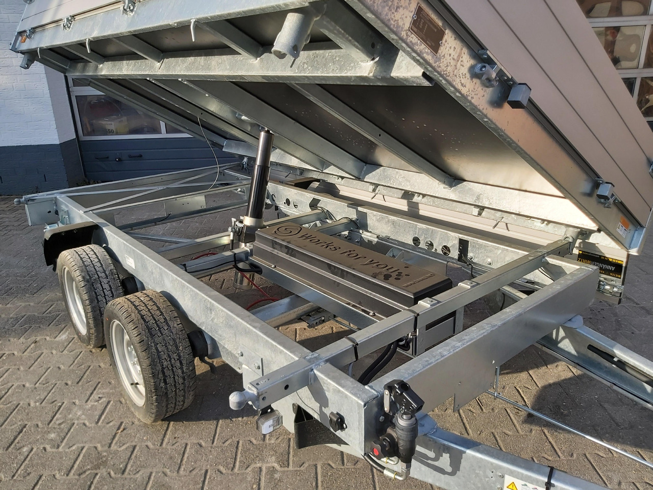 Saris Kipper K3 306 184 3500 2 E 306x184x30cm 3500kg silver Elektro NHP Stützen 13" 3500kg used - Rimorchio ribaltabile: foto 5 Saris Kipper K3 306 184 3500 2 E 306x184x30cm 3500kg silver Elektro NHP Stützen 13" 3500kg used - Rimorchio ribaltabile: foto 5