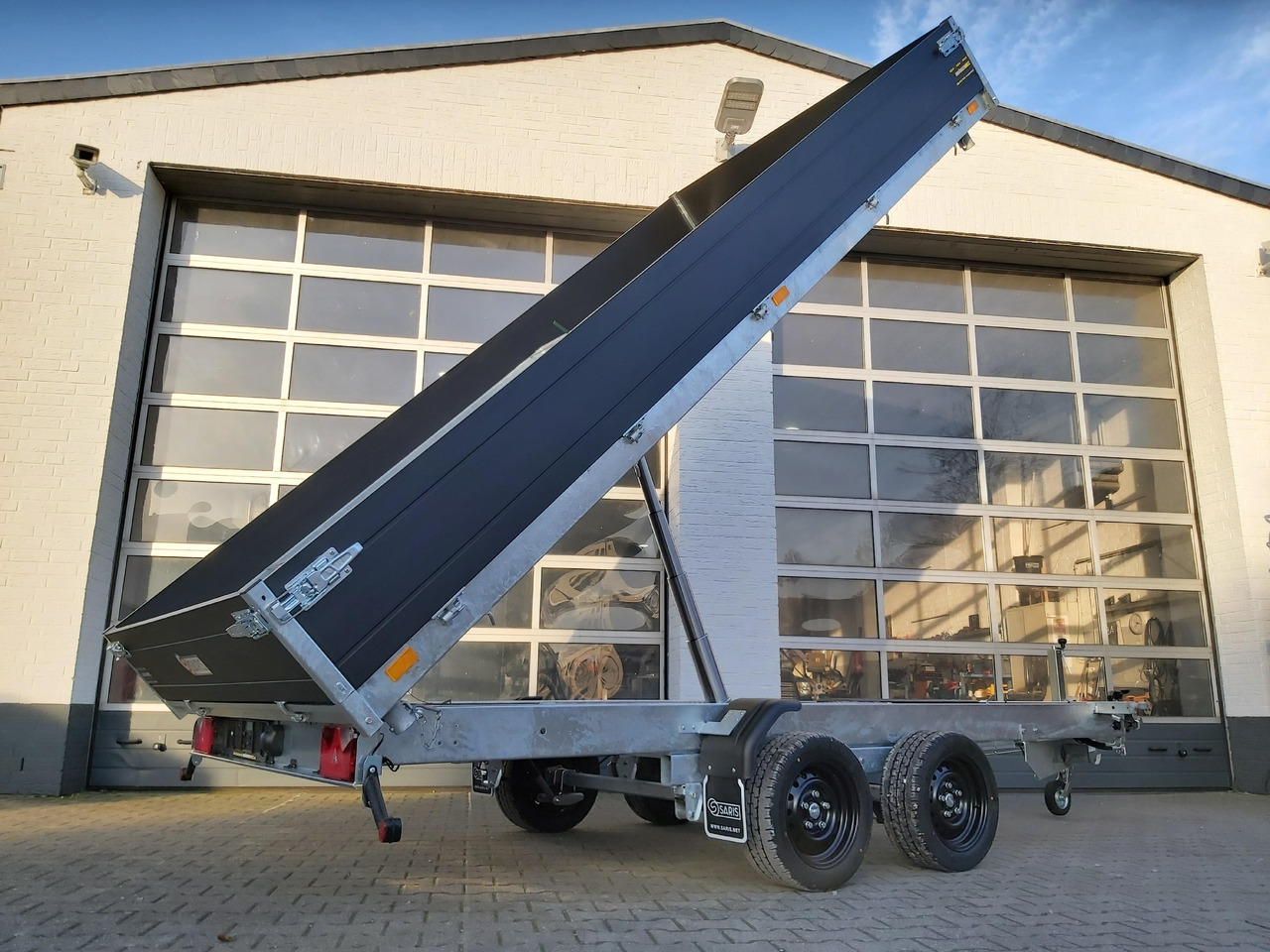 Saris Kipper K3 406 204 3500 2 E 406x204x35 black elektro NH Rampen Blattfeder 3500kg Herbst Aktion - Rimorchio ribaltabile: foto 2 Saris Kipper K3 406 204 3500 2 E 406x204x35 black elektro NH Rampen Blattfeder 3500kg Herbst Aktion - Rimorchio ribaltabile: foto 2