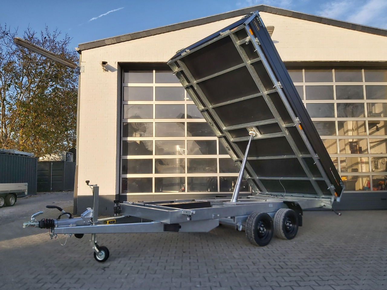 Saris Kipper K3 406 204 3500 2 E 406x204x35 black elektro NH Rampen Blattfeder 3500kg Herbst Aktion - Rimorchio ribaltabile: foto 1 Saris Kipper K3 406 204 3500 2 E 406x204x35 black elektro NH Rampen Blattfeder 3500kg Herbst Aktion - Rimorchio ribaltabile: foto 1