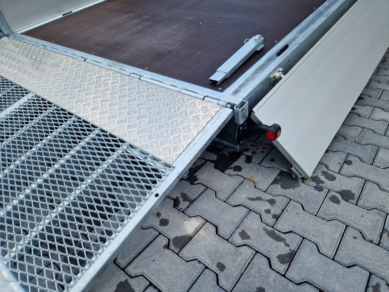 Variant Maschinentransporter 3563 UX Maxi Load 620x210x30cm LED Tridem Parabel black 3500kg - Rimorchio trasporto macchine operatrici: foto 4 Variant Maschinentransporter 3563 UX Maxi Load 620x210x30cm LED Tridem Parabel black 3500kg - Rimorchio trasporto macchine operatrici: foto 4