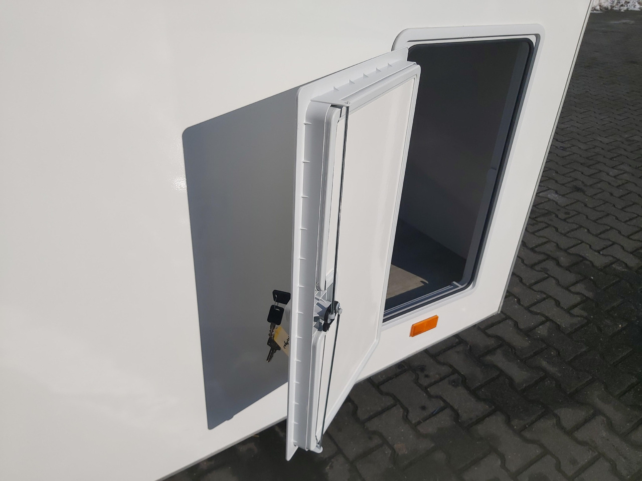 Rimorchio autonegozio Verkaufsanhänger VK P 360 200 aero 360cm Verkaufsklappe Kühlthekenausstattung Profi L 1300kg: foto 14 Rimorchio autonegozio Verkaufsanhänger VK P 360 200 aero 360cm Verkaufsklappe Kühlthekenausstattung Profi L 1300kg: foto 14