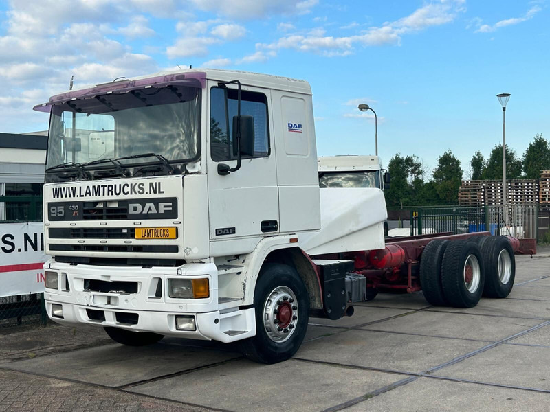 DAF 95.400 - Autocarro telaio: foto 1 DAF 95.400 - Autocarro telaio: foto 1