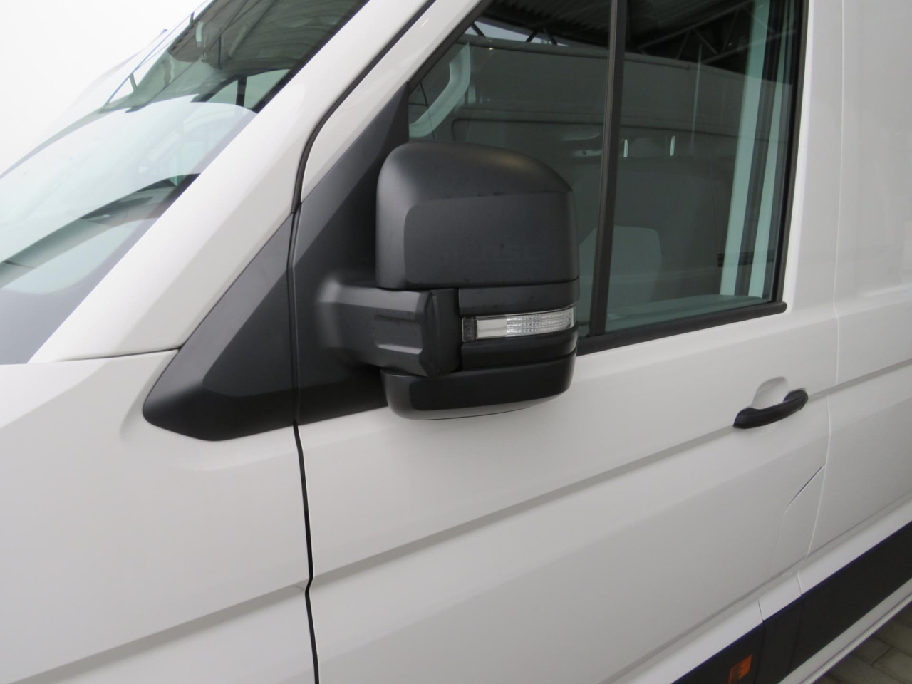 VOLKSWAGEN Crafter 35 L3H3 Kasten 4MOTION Navi ZV - Furgone chiuso: foto 2 VOLKSWAGEN Crafter 35 L3H3 Kasten 4MOTION Navi ZV - Furgone chiuso: foto 2
