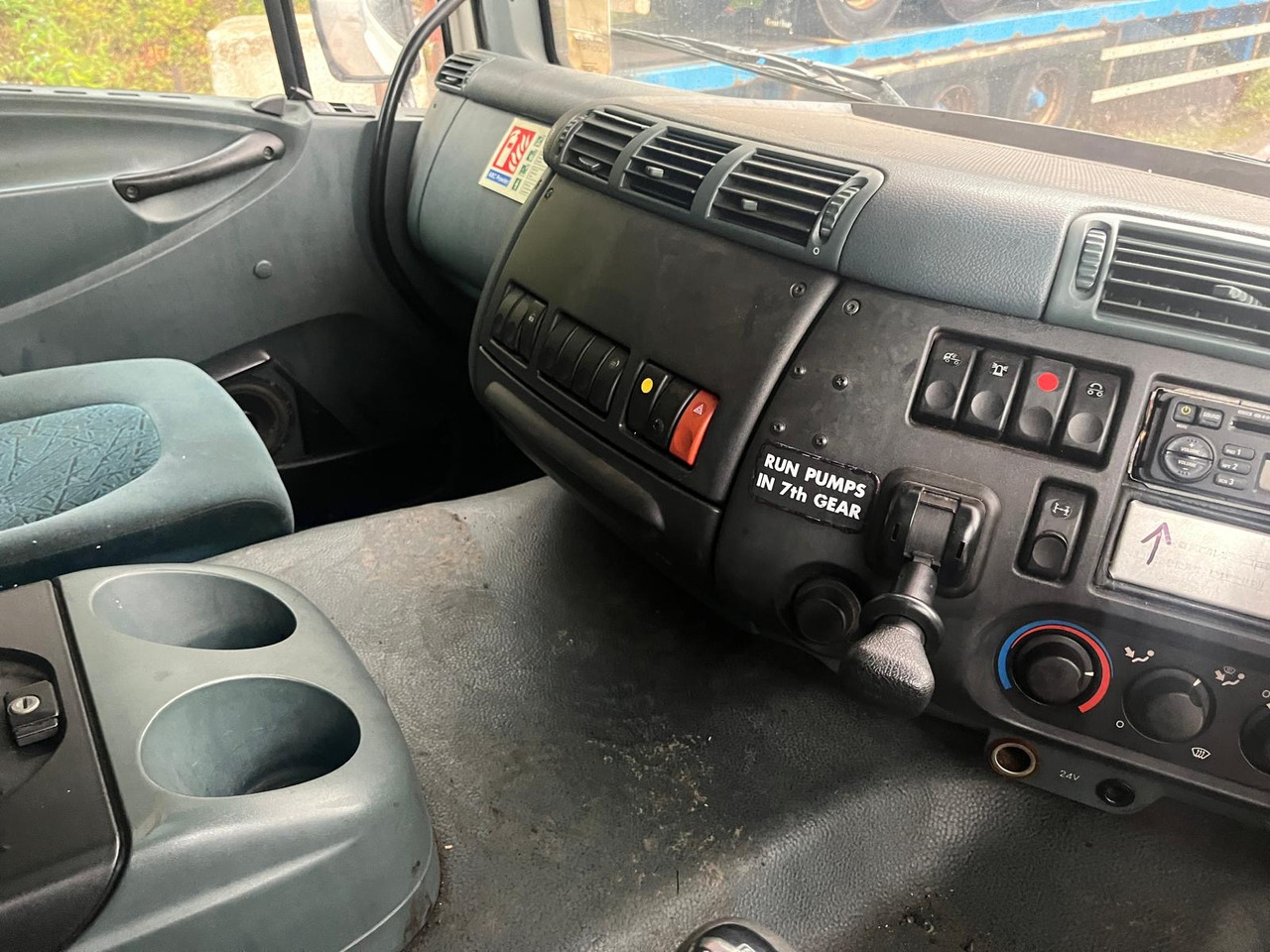 DAF 75 CF - Camion cisterna: foto 5 DAF 75 CF - Camion cisterna: foto 5