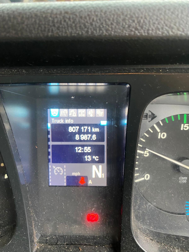 Mercedes 1827 - Camion centinato: foto 5 Mercedes 1827 - Camion centinato: foto 5