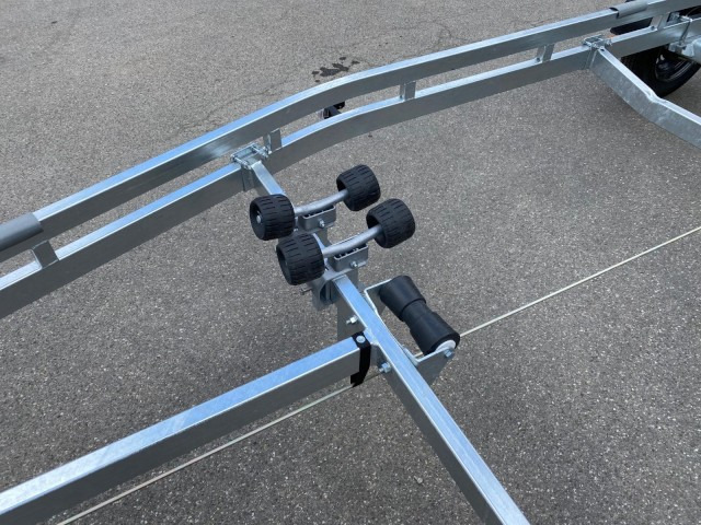 Brenderup Premium Bootsanhänger 242000TB SR mit Superrollen, 2,0 to. 7,2m/ 24 Fuß - Carrello per barca: foto 3 Brenderup Premium Bootsanhänger 242000TB SR mit Superrollen, 2,0 to. 7,2m/ 24 Fuß - Carrello per barca: foto 3