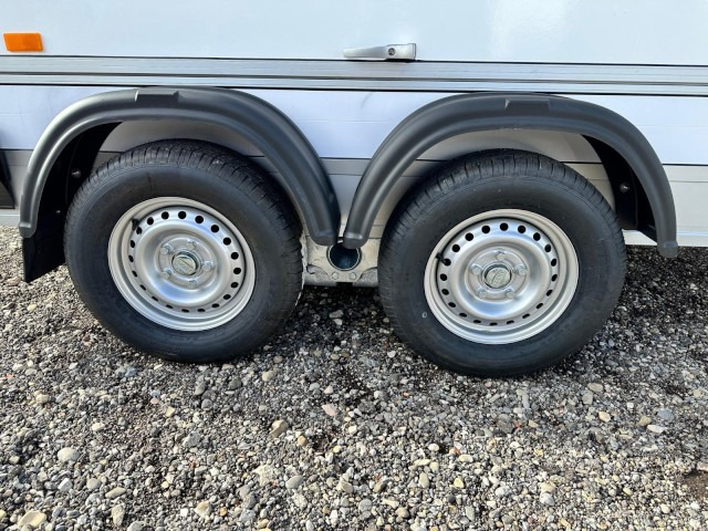 Cheval Liberte Debon Roadster 500 Sandwich Verkaufsklappe 2600 kg, 100 km/h, 320x167x200cm - Rimorchio furgonato: foto 4 Cheval Liberte Debon Roadster 500 Sandwich Verkaufsklappe 2600 kg, 100 km/h, 320x167x200cm - Rimorchio furgonato: foto 4