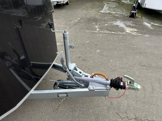 Cheval Liberte Debon Roadster 900 Alu + Türe 3500 kg, 100 km/h, 495x202x202cm - Rimorchio furgonato: foto 2 Cheval Liberte Debon Roadster 900 Alu + Türe 3500 kg, 100 km/h, 495x202x202cm - Rimorchio furgonato: foto 2