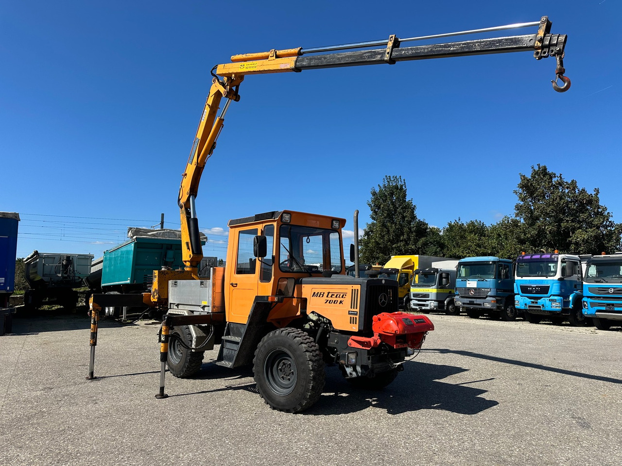 MERCEDES-BENZ MB Trac 700K Brücke-Kran-Seilwinde - Trattore comunale: foto 2 MERCEDES-BENZ MB Trac 700K Brücke-Kran-Seilwinde - Trattore comunale: foto 2