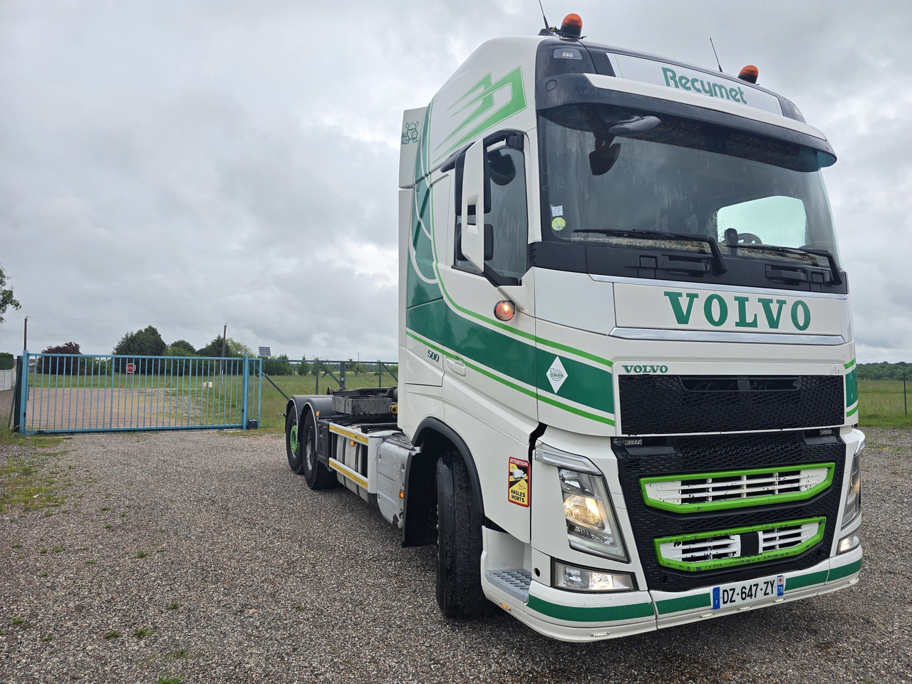 VOLVO FH500 Globe XL - Autocarro scarrabile: foto 2 VOLVO FH500 Globe XL - Autocarro scarrabile: foto 2
