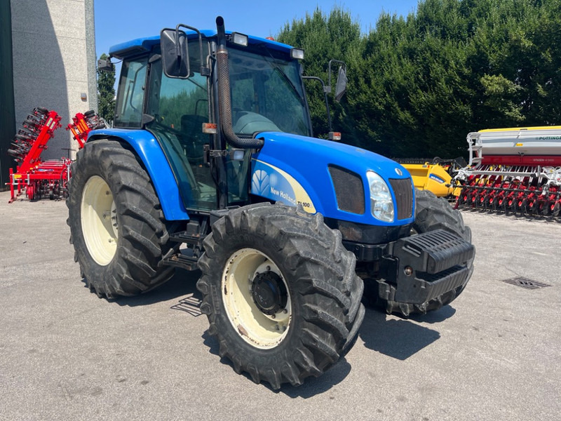 New Holland TL 100 A - Trattore: foto 3 New Holland TL 100 A - Trattore: foto 3