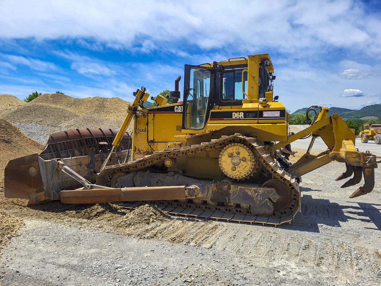 Bulldozer CATERPILLAR D6R: foto 6