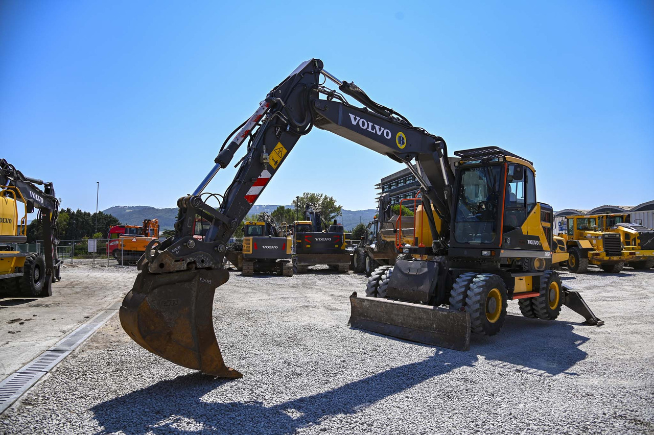VOLVO EWR150E - Escavatore gommato: foto 1 VOLVO EWR150E - Escavatore gommato: foto 1