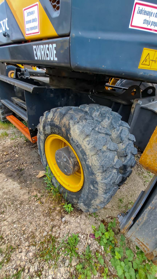 Escavatore gommato VOLVO EWR150E: foto 24