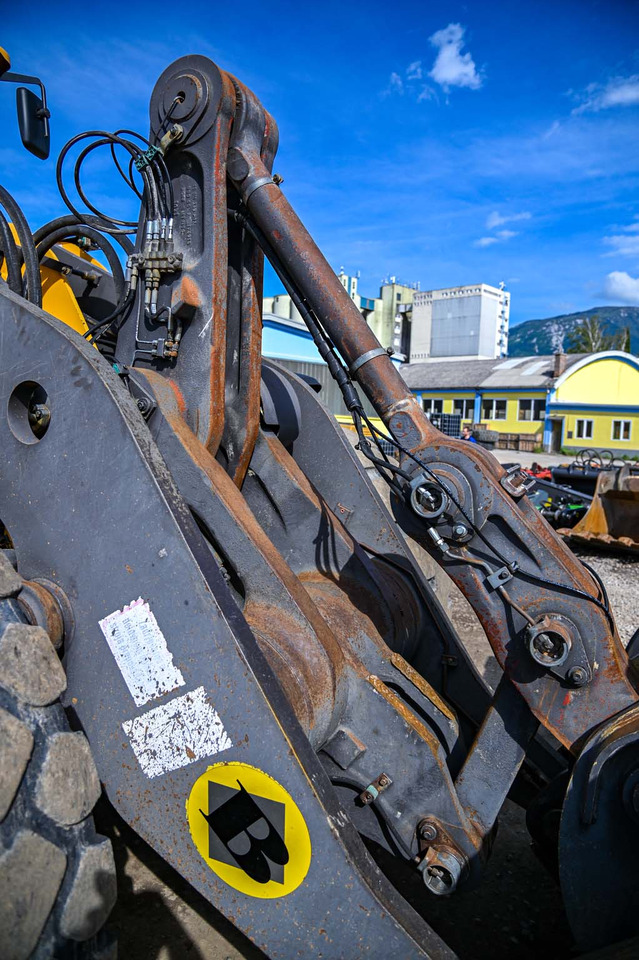 Pala gommata VOLVO L180H: foto 19