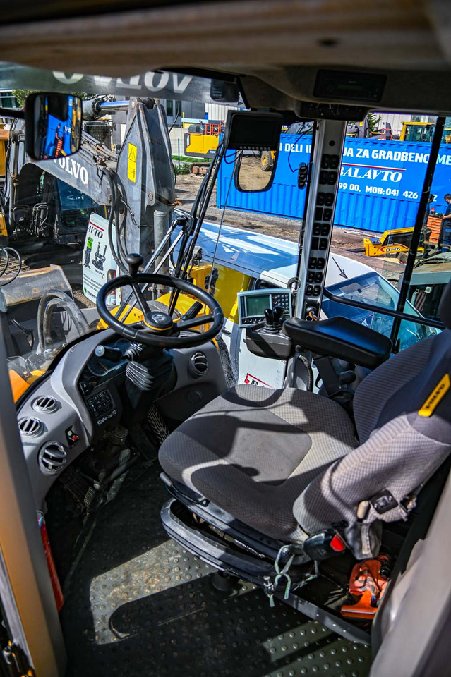 Pala gommata VOLVO L180H: foto 49