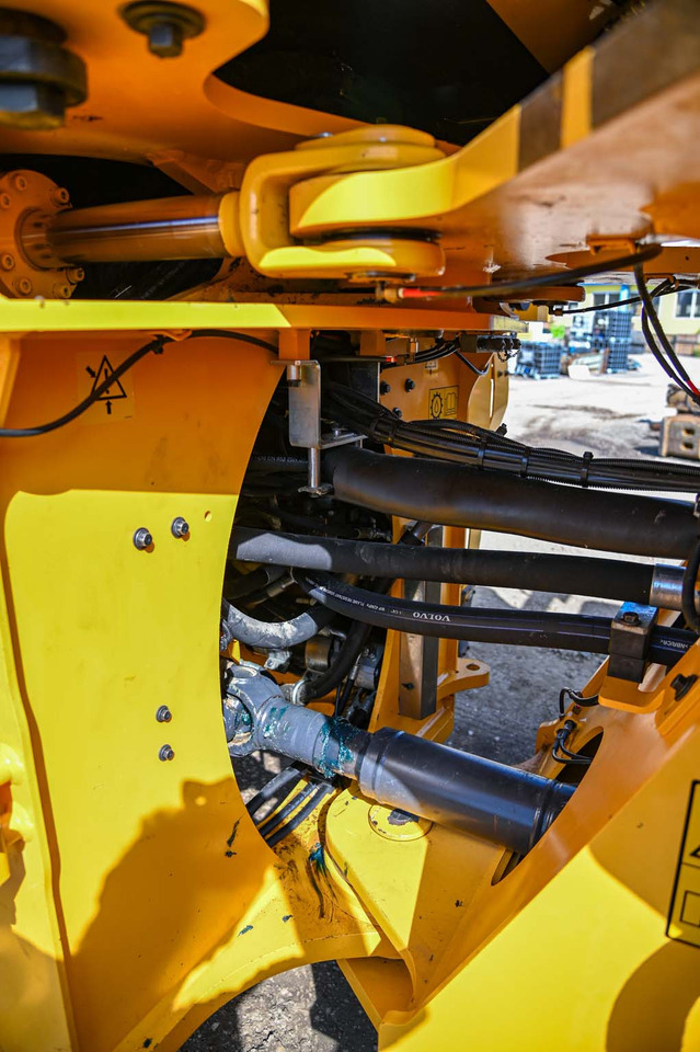 Pala gommata VOLVO L180H: foto 35