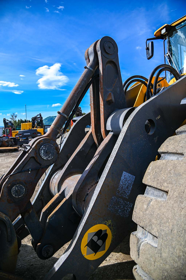 Pala gommata VOLVO L180H: foto 17