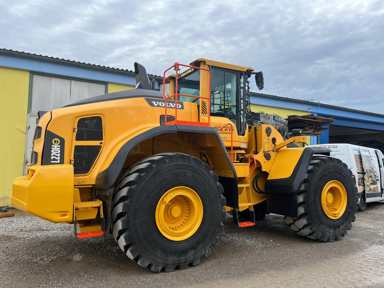 Volvo L220H - Pala gommata: foto 1 Volvo L220H - Pala gommata: foto 1