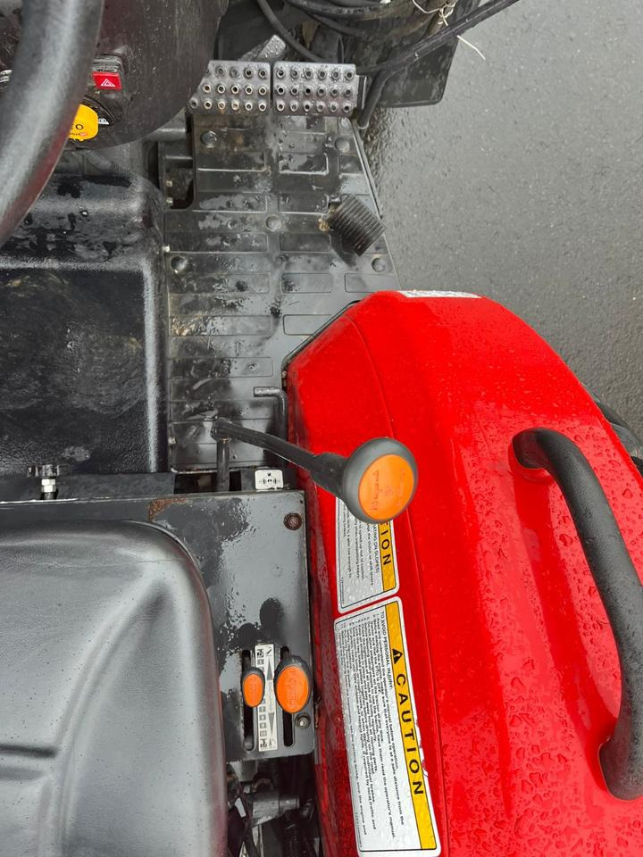 Trattore piccolo Branson F50RN Traktor, Frontlader, wenig Stunden, Fronthydraulik: foto 7 Trattore piccolo Branson F50RN Traktor, Frontlader, wenig Stunden, Fronthydraulik: foto 7