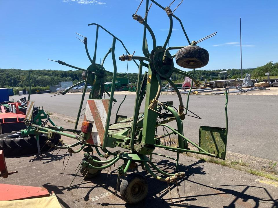 Krone KW 5.50 Wender, Heuer, Zetter hydr. Grenzstreueinrichtung - Voltafieno: foto 3 Krone KW 5.50 Wender, Heuer, Zetter hydr. Grenzstreueinrichtung - Voltafieno: foto 3