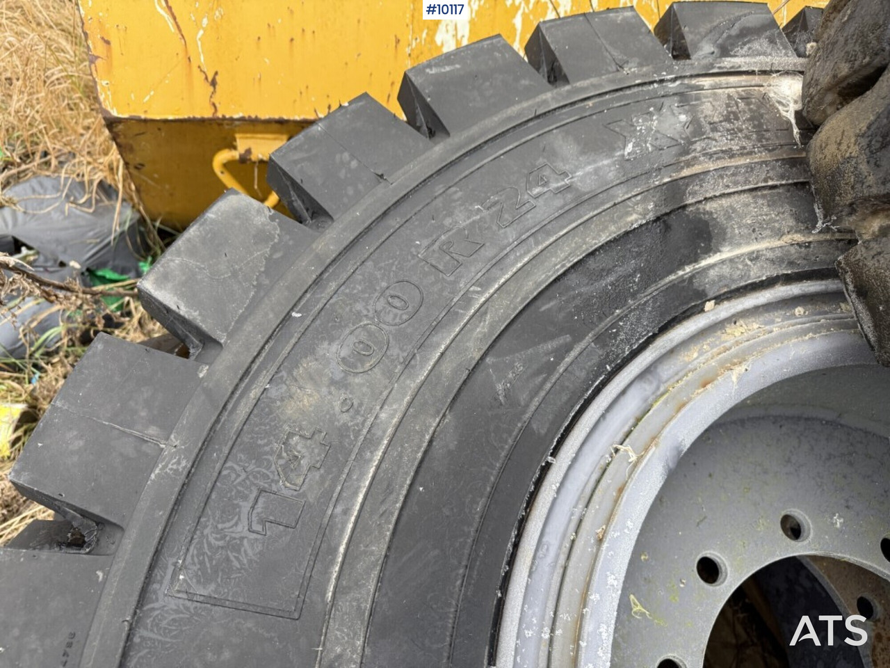 Various Construction tires with rims for lift - Altra macchina: foto 3 Various Construction tires with rims for lift - Altra macchina: foto 3