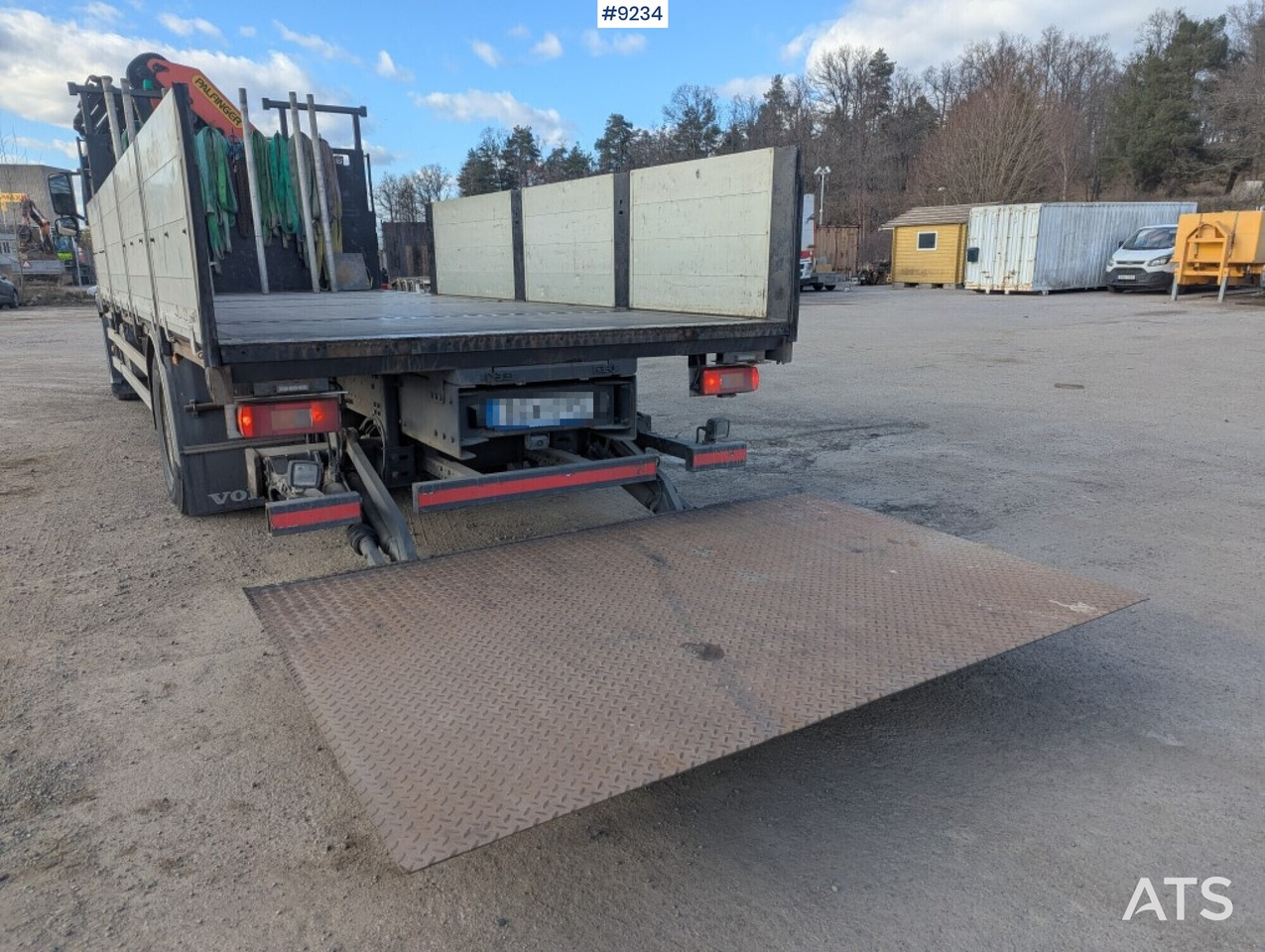 Crane Truck Volvo FM 330 4X2 with tail lift - Autocarro con pianale/ Cassone fisso, Camion con gru: foto 3 Crane Truck Volvo FM 330 4X2 with tail lift - Autocarro con pianale/ Cassone fisso, Camion con gru: foto 3