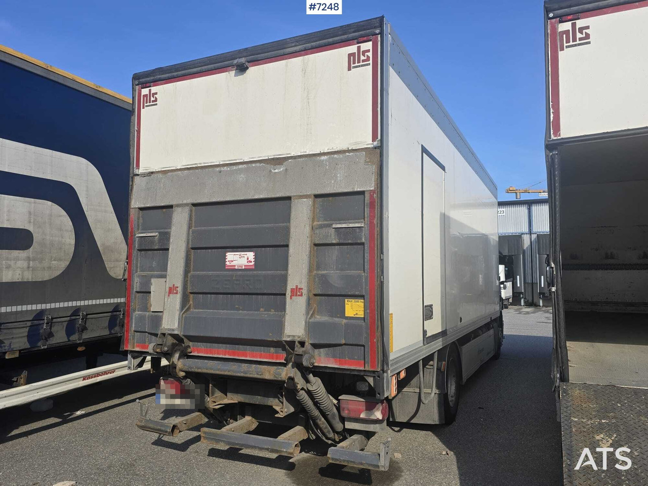 Scania P320 Box truck with tail lift - Autocarro furgonato: foto 4 Scania P320 Box truck with tail lift - Autocarro furgonato: foto 4