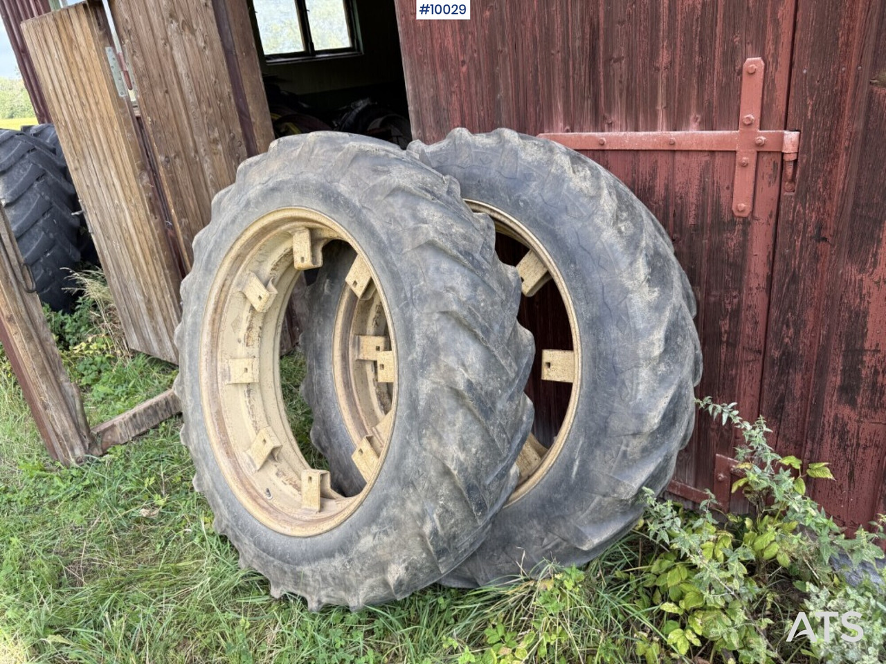 Traktordäck med ringar Goodyear 13.6-38 (4,500:- ex moms) - Ruota completa per Trattore: foto 1 Traktordäck med ringar Goodyear 13.6-38 (4,500:- ex moms) - Ruota completa per Trattore: foto 1