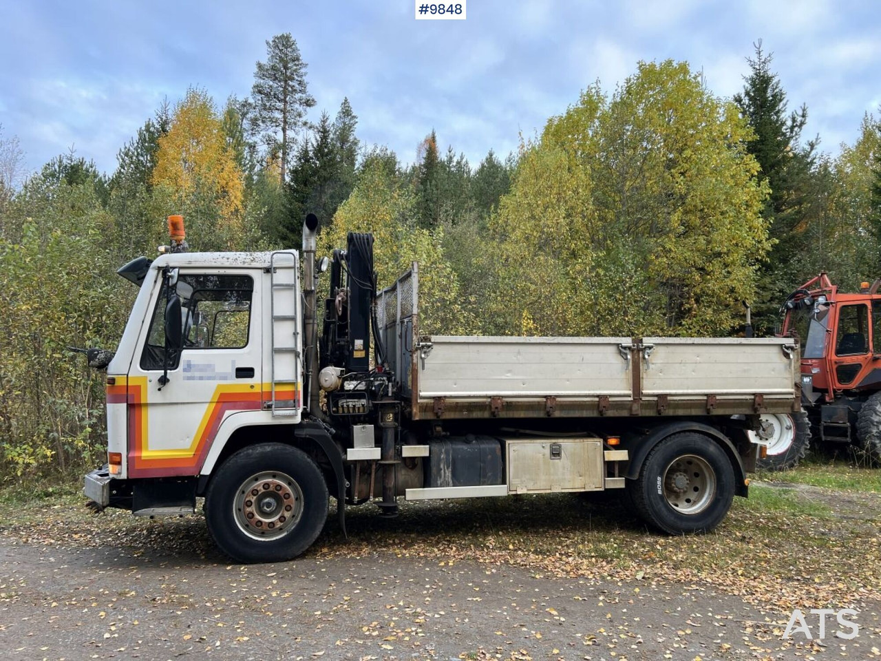 VOLVO FL7 4X2 Crane truck/Dump truck with Hiab071 crane - Autocarro ribaltabile: foto 3 VOLVO FL7 4X2 Crane truck/Dump truck with Hiab071 crane - Autocarro ribaltabile: foto 3