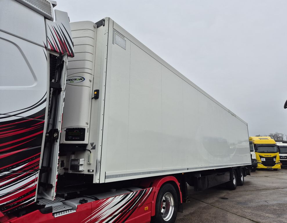 Krone SZ Carrier Vector 1950 *+-30°*Rolltor/Smartboard Krone SZ Carrier Vector 1950 *+-30°*Rolltor/Smartboard - Semirimorchio frigorifero: foto 1 Krone SZ Carrier Vector 1950 *+-30°*Rolltor/Smartboard Krone SZ Carrier Vector 1950 *+-30°*Rolltor/Smartboard - Semirimorchio frigorifero: foto 1