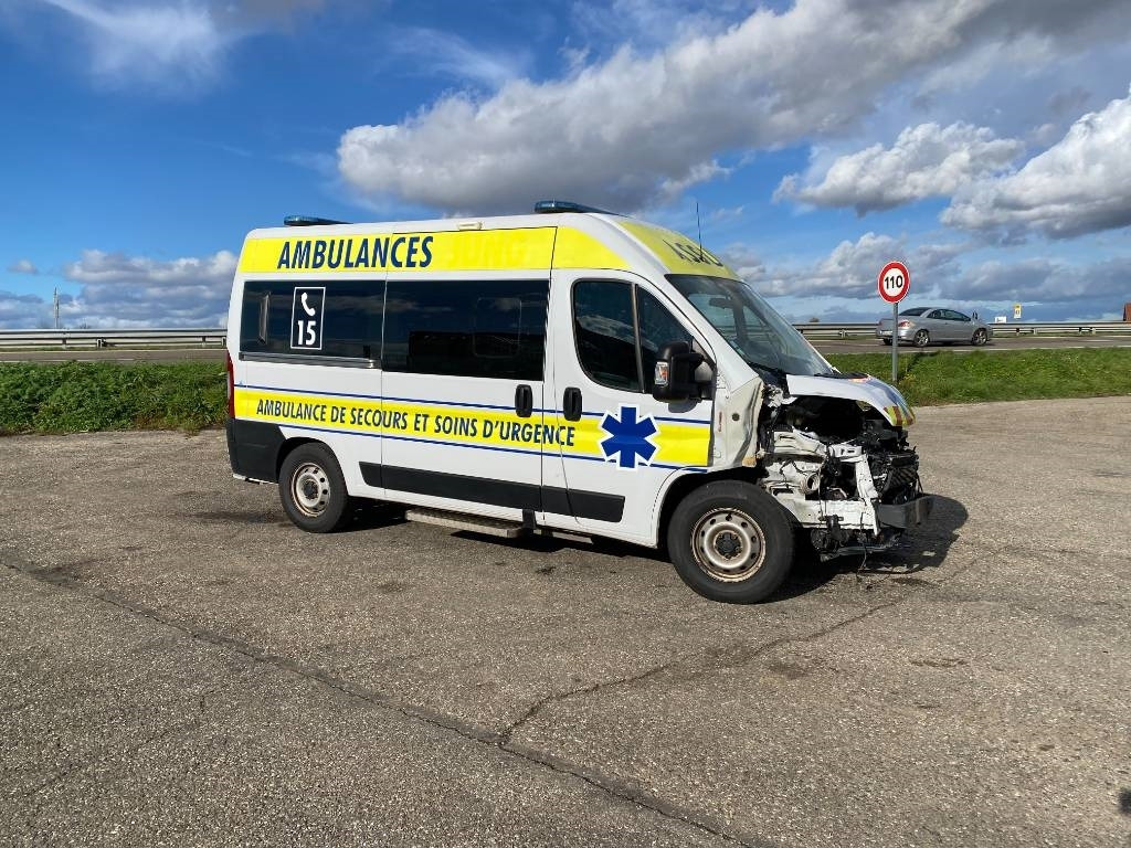 Fiat LES DAUPHINS/DUCATO TORINO 2.3M-Jet 160 endommagée - Furgone box: foto 3 Fiat LES DAUPHINS/DUCATO TORINO 2.3M-Jet 160 endommagée - Furgone box: foto 3