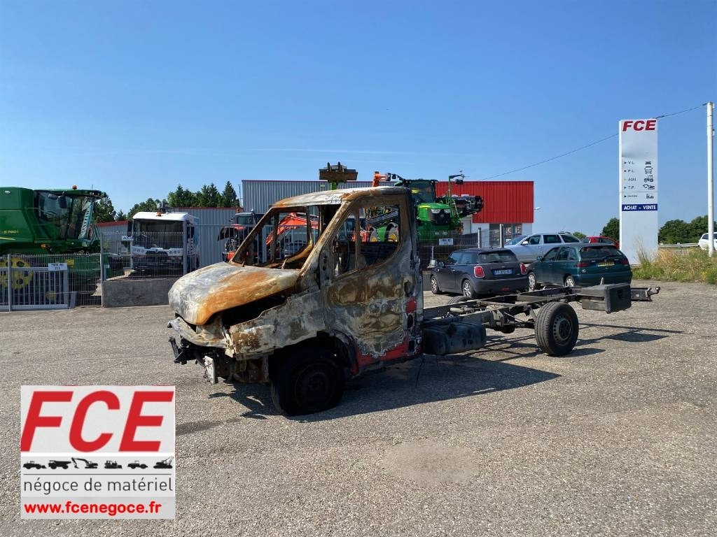 Iveco Châssis Cabine DAILY 33S12 / 2.3D 115 - Furgone: foto 1 Iveco Châssis Cabine DAILY 33S12 / 2.3D 115 - Furgone: foto 1