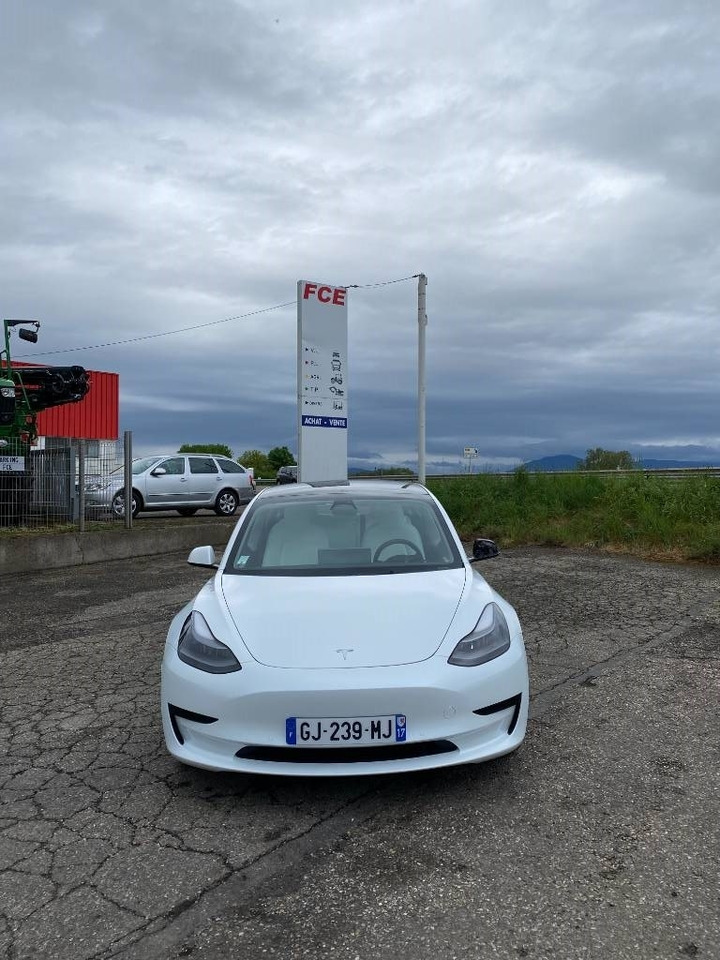 Tesla MODEL 3 5YJ3 - Rwd-Carte Grise Française endommagé - Autovettura: foto 2 Tesla MODEL 3 5YJ3 - Rwd-Carte Grise Française endommagé - Autovettura: foto 2