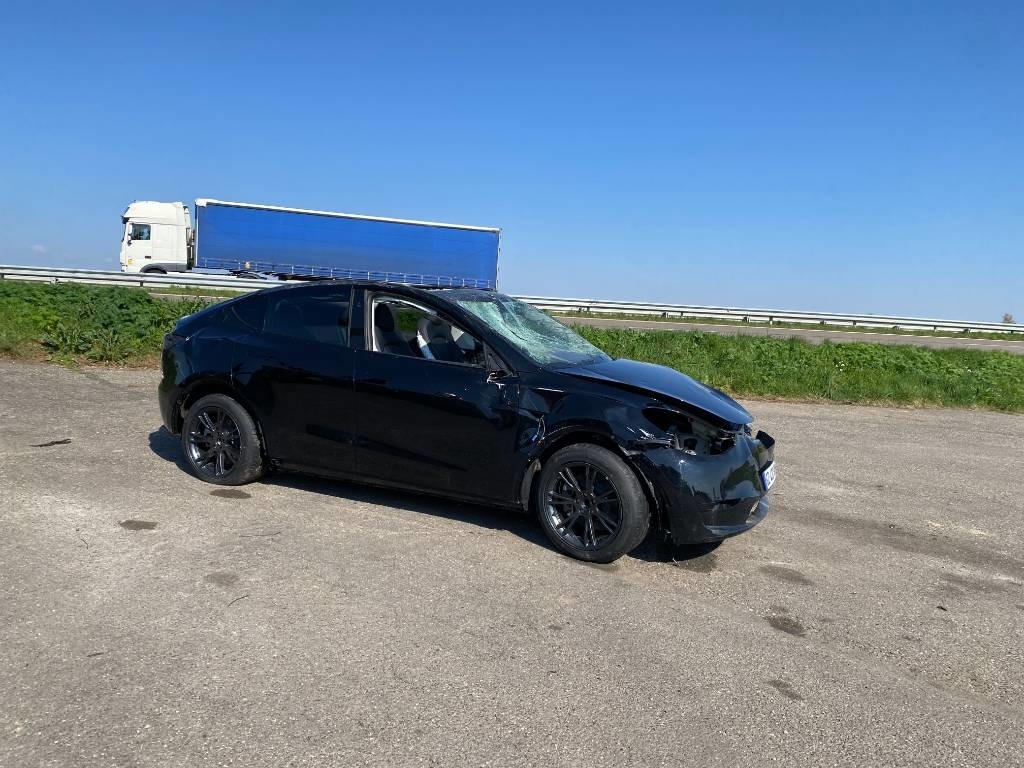 Tesla Model Y RWD/Origine Française endommagée - Autovettura: foto 4 Tesla Model Y RWD/Origine Française endommagée - Autovettura: foto 4