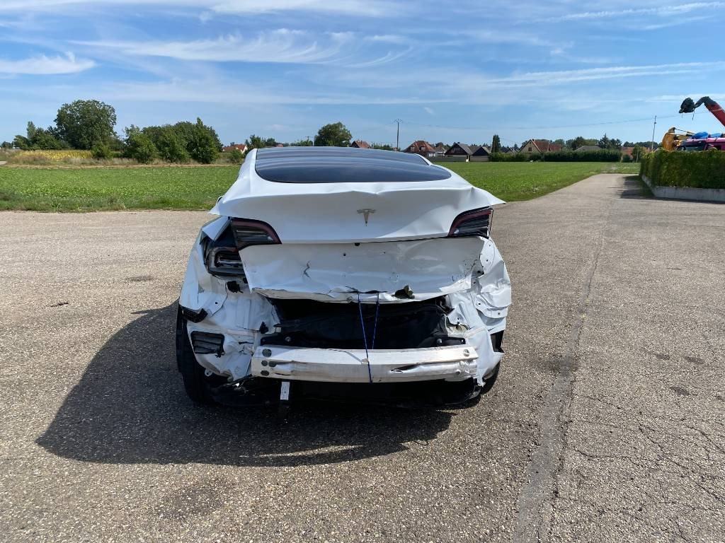 Tesla Model Y RWD / Origine Française endommagée - Autovettura: foto 5 Tesla Model Y RWD / Origine Française endommagée - Autovettura: foto 5