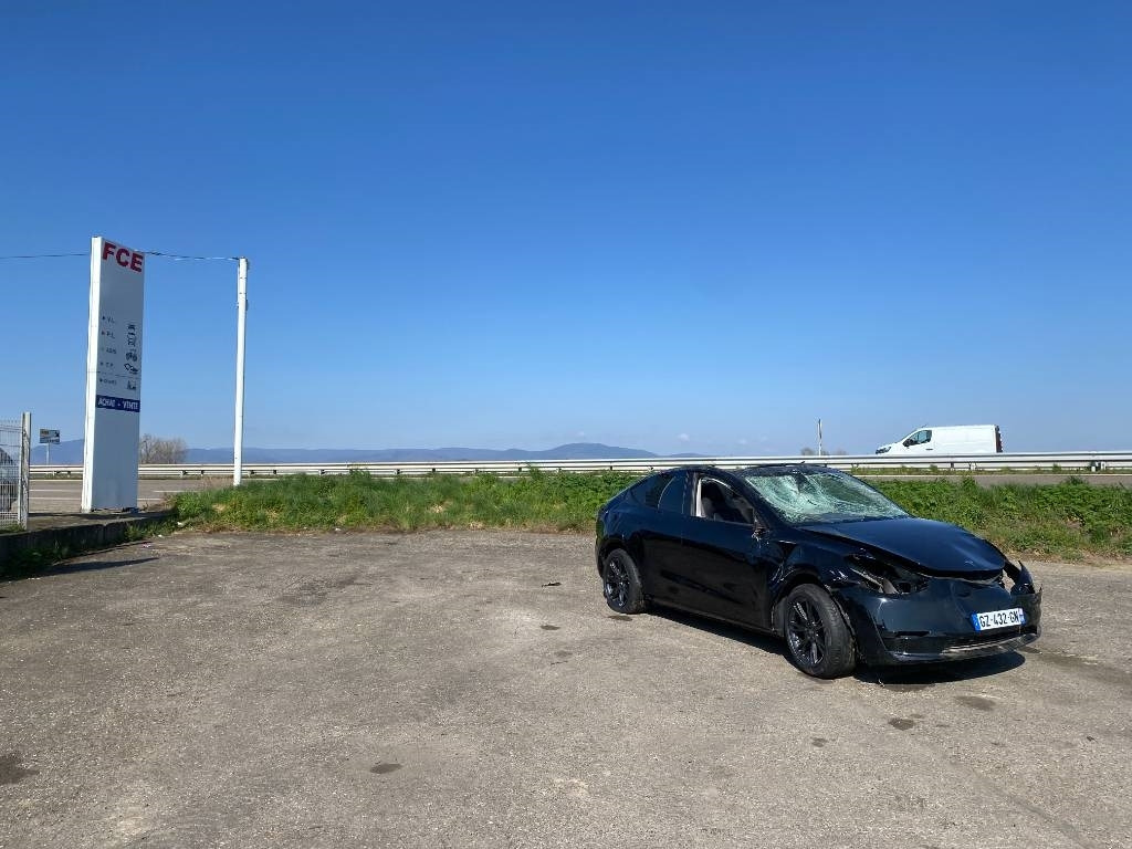 Tesla Model Y RWD/Origine Française endommagée - Autovettura: foto 3 Tesla Model Y RWD/Origine Française endommagée - Autovettura: foto 3